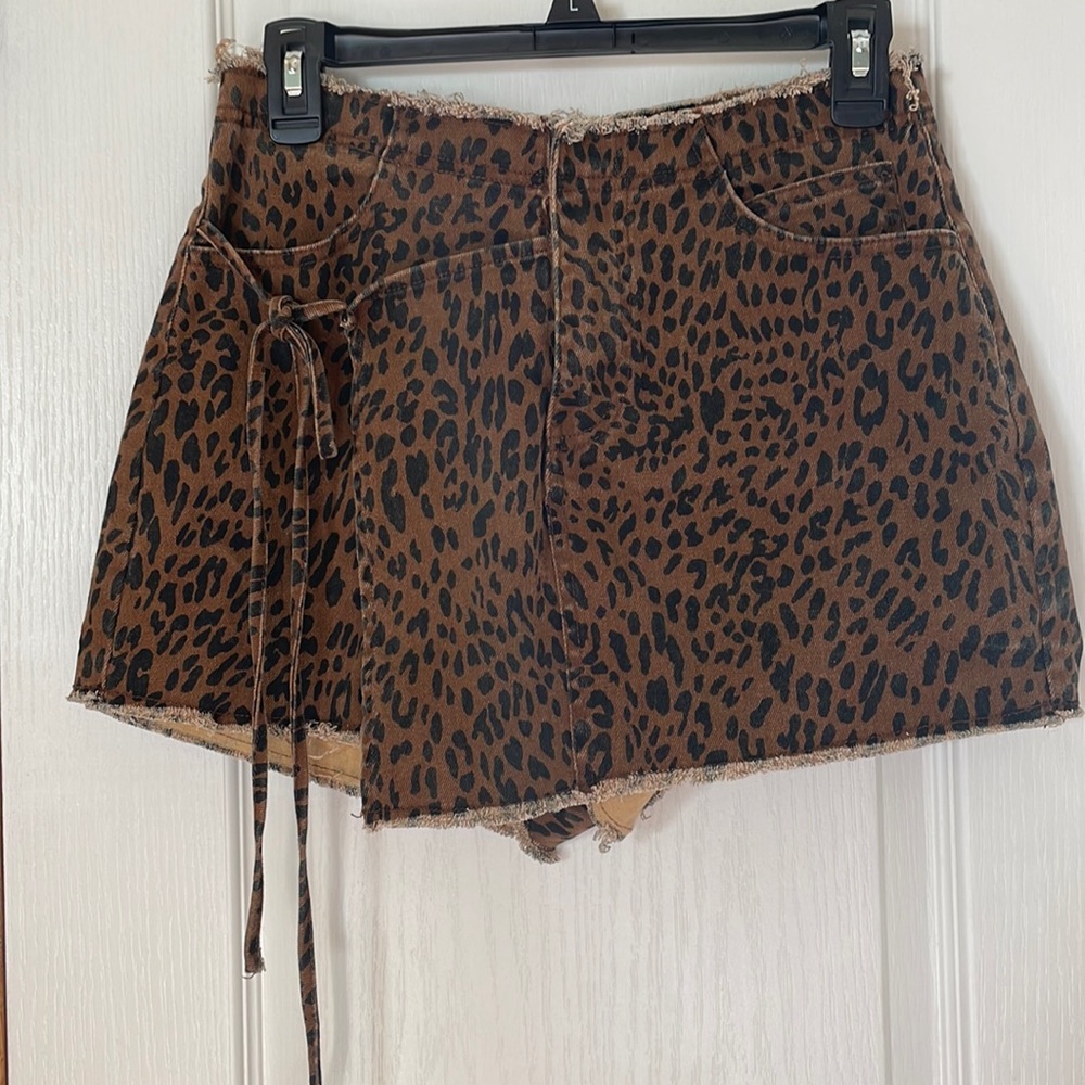 Denim leopard print shorts with skirt flap